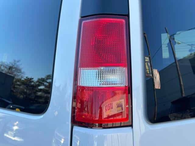 2023 Chevrolet Express Passenger 3500 1LS