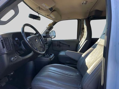 2023 Chevrolet Express Passenger 3500 1LS