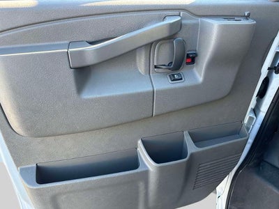 2023 Chevrolet Express Passenger 3500 1LS