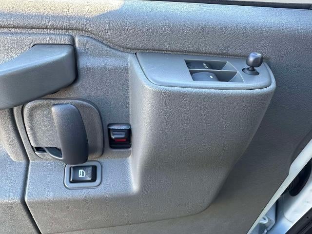 2023 Chevrolet Express Passenger 3500 1LS