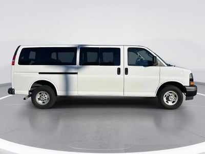 2023 Chevrolet Express Passenger 3500 1LS