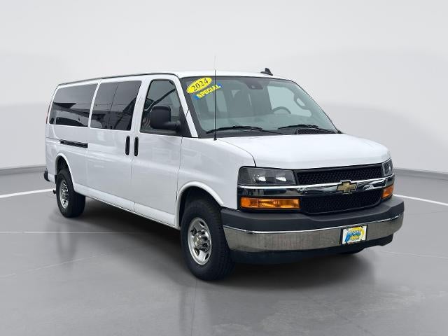 2024 Chevrolet Express Passenger 3500 1LT