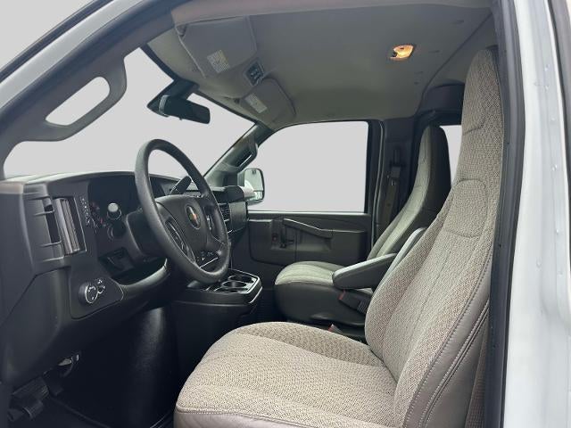 2024 Chevrolet Express Passenger 3500 1LT