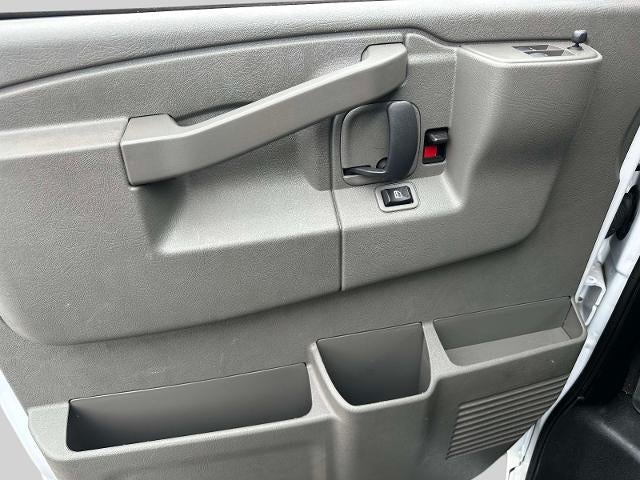 2024 Chevrolet Express Passenger 3500 1LT