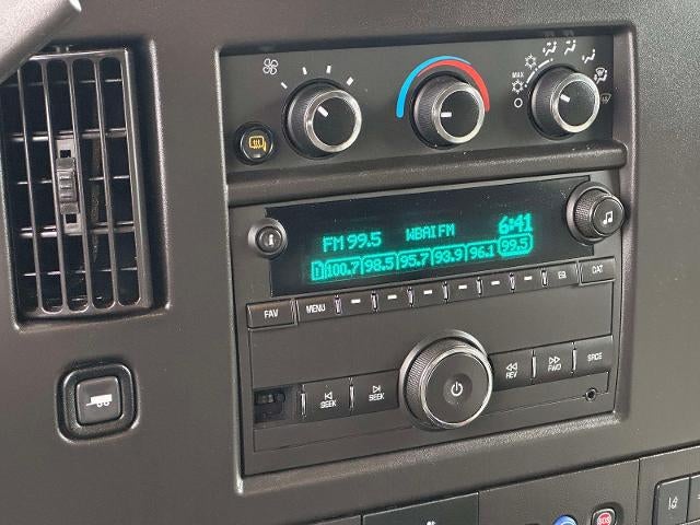 2024 Chevrolet Express Passenger 3500 1LT