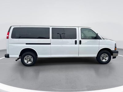 2024 Chevrolet Express Passenger 3500 1LT