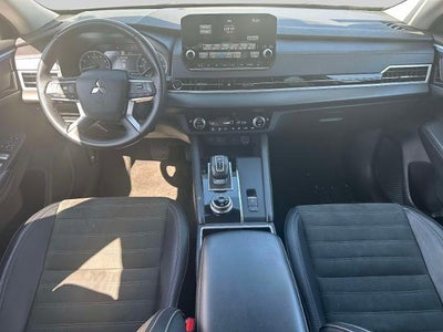 2024 Mitsubishi Outlander SE