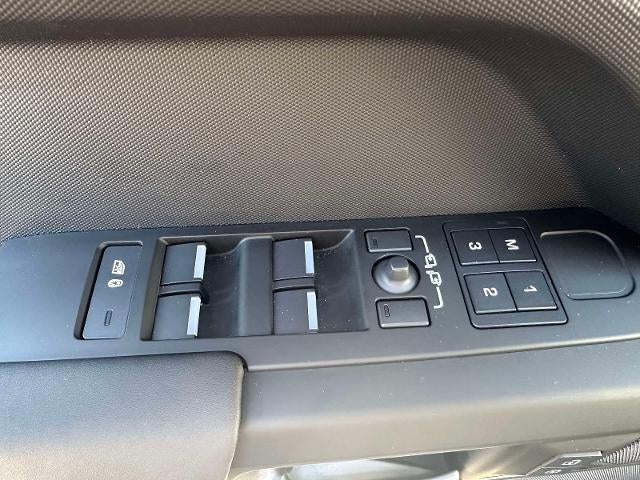 2025 Land Rover Defender S