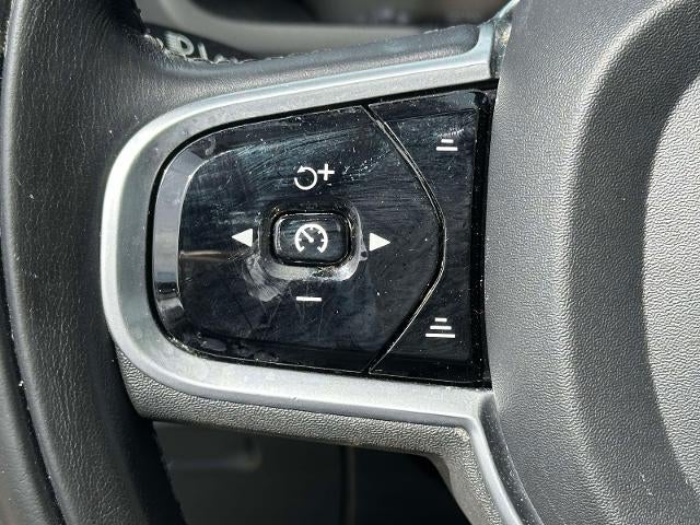 2021 Volvo XC90 T5 Momentum 7 Passenger