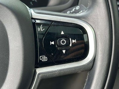 2021 Volvo XC90 T5 Momentum 7 Passenger