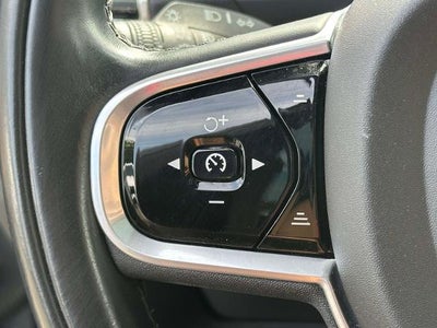2018 Volvo XC90 T6 Momentum