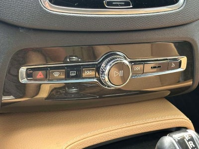 2018 Volvo XC90 T6 Momentum
