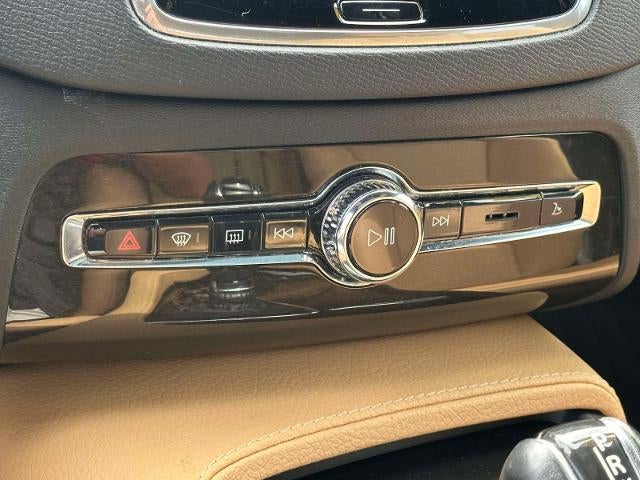 2018 Volvo XC90 T6 Momentum