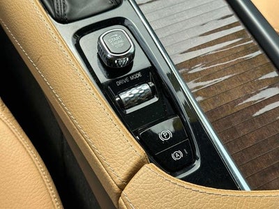 2018 Volvo XC90 T6 Momentum
